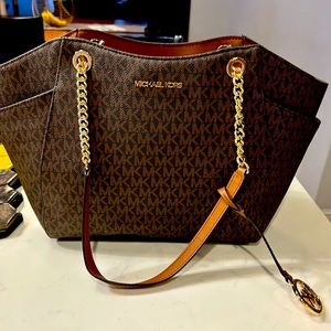 Michael Kors Jet Set Travel Large Chain Shoulder Tote (Brown Sig PVC)